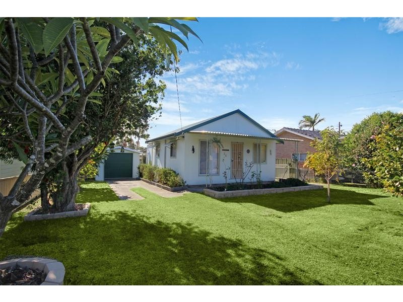 20 Warrina Avenue, Summerland Point NSW 2259