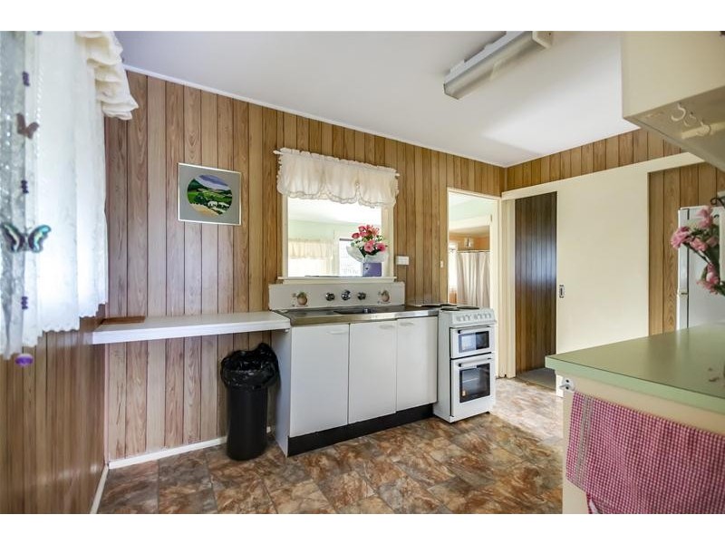 20 Warrina Avenue, Summerland Point NSW 2259