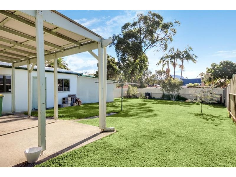 20 Warrina Avenue, Summerland Point NSW 2259