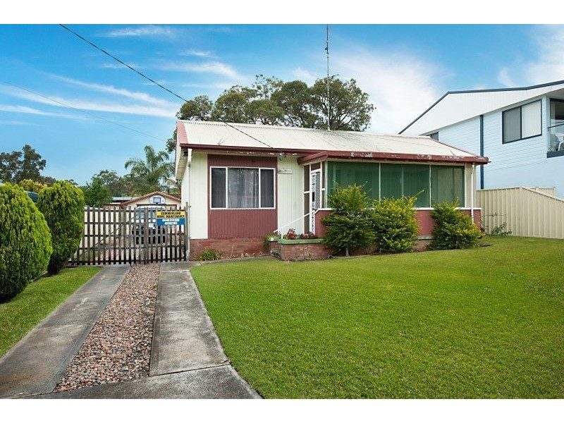 84 Cams Boulevard, Summerland Point NSW 2259