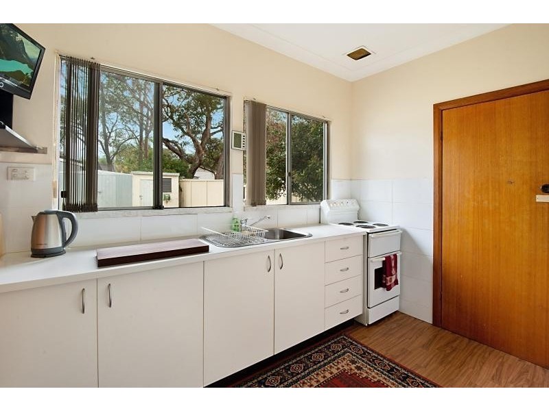 84 Cams Boulevard, Summerland Point NSW 2259