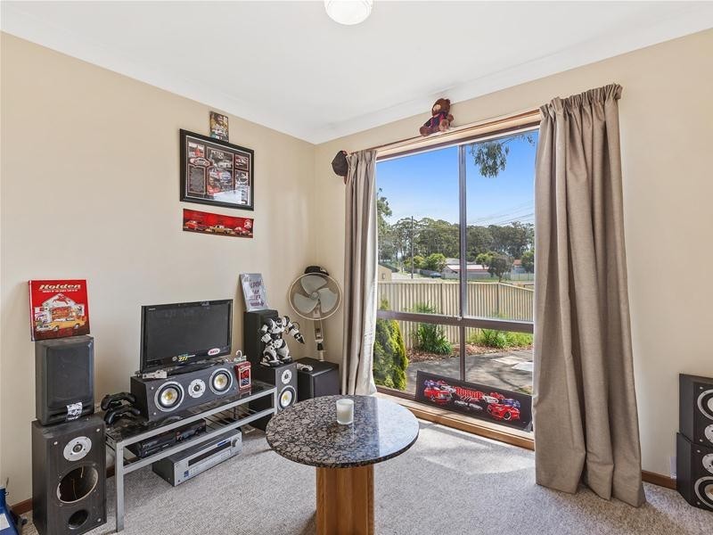 3 Campbell Parade, Mannering Park NSW 2259