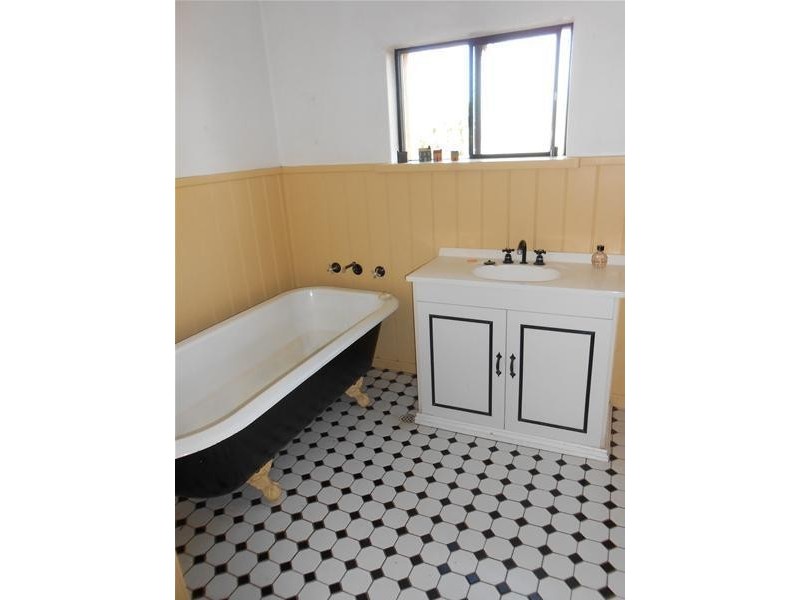 17 Main Road, Palmer SA 5237