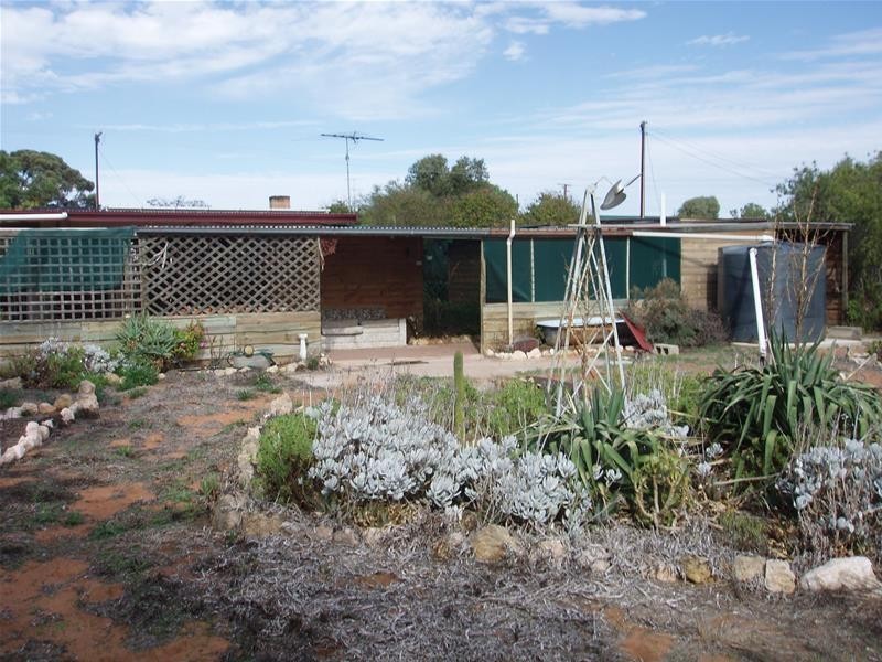 30-32 Horstmann Crescent, Swan Reach SA 5354