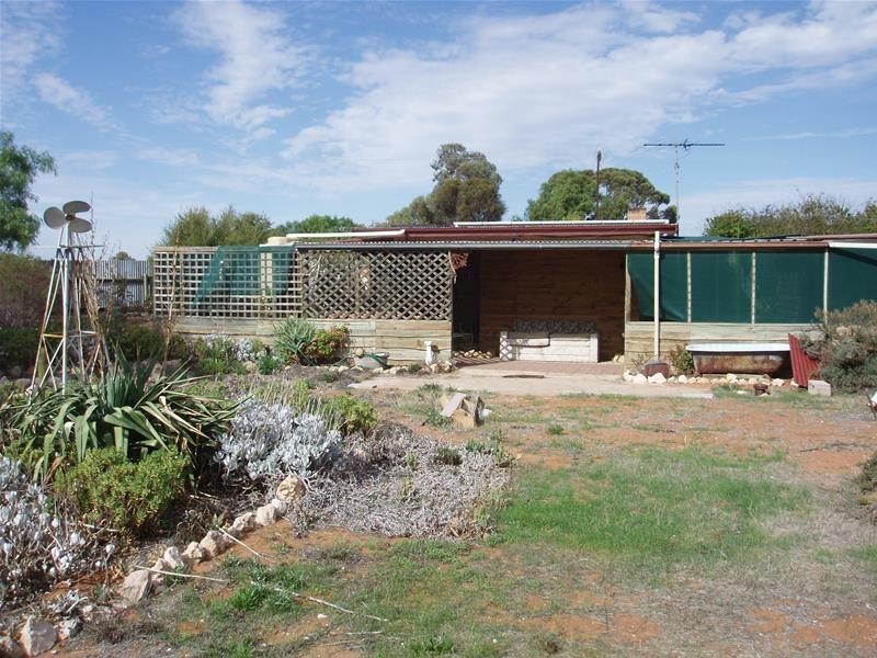 30-32 Horstmann Crescent, Swan Reach SA 5354