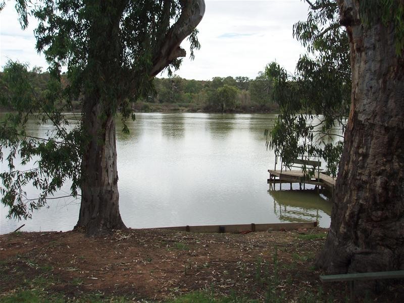 Shack 6 Riverside Drive, Big Bend SA 5238