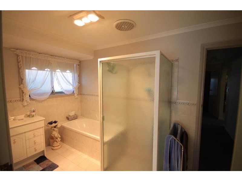 8 Banks Street, Mannum SA 5238