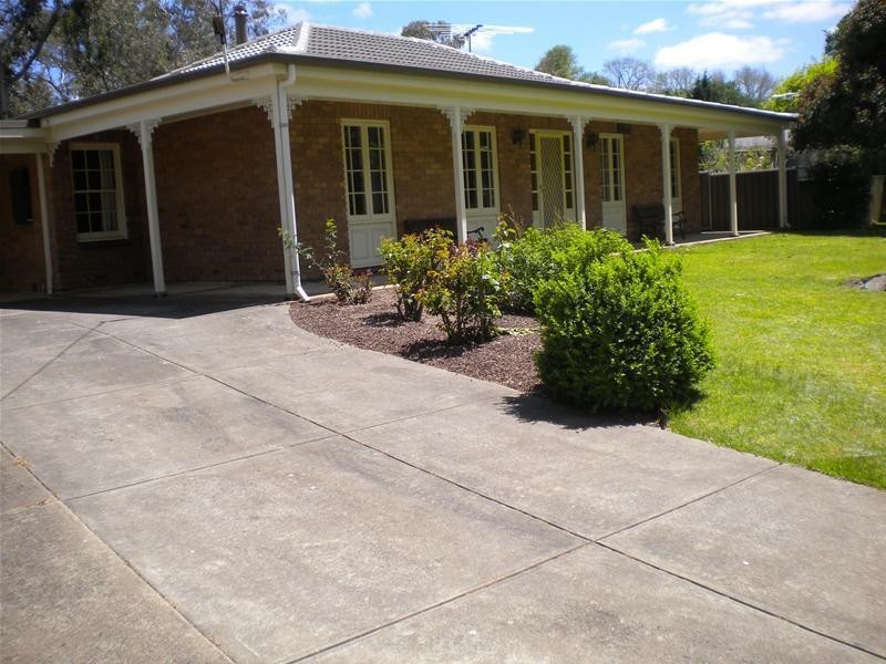 17 Memorial Drive, Mount Barker SA 5251