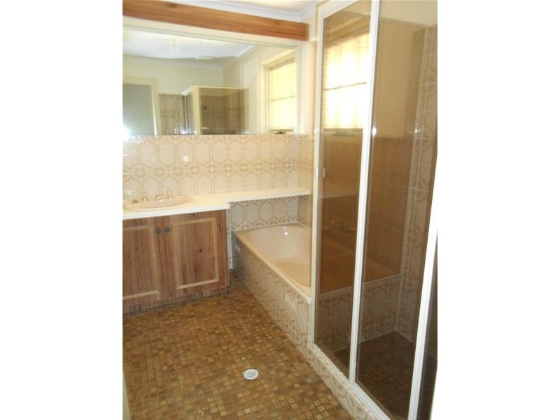 17 Memorial Drive, Mount Barker SA 5251