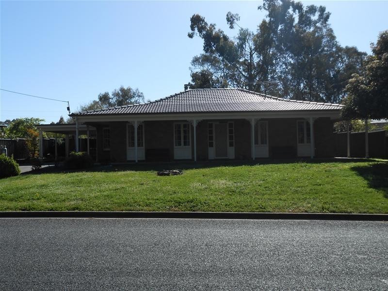 17 Memorial Drive, Mount Barker SA 5251