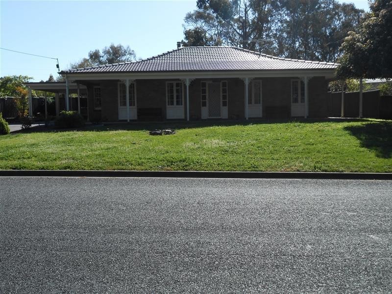 17 Memorial Drive, Mount Barker SA 5251
