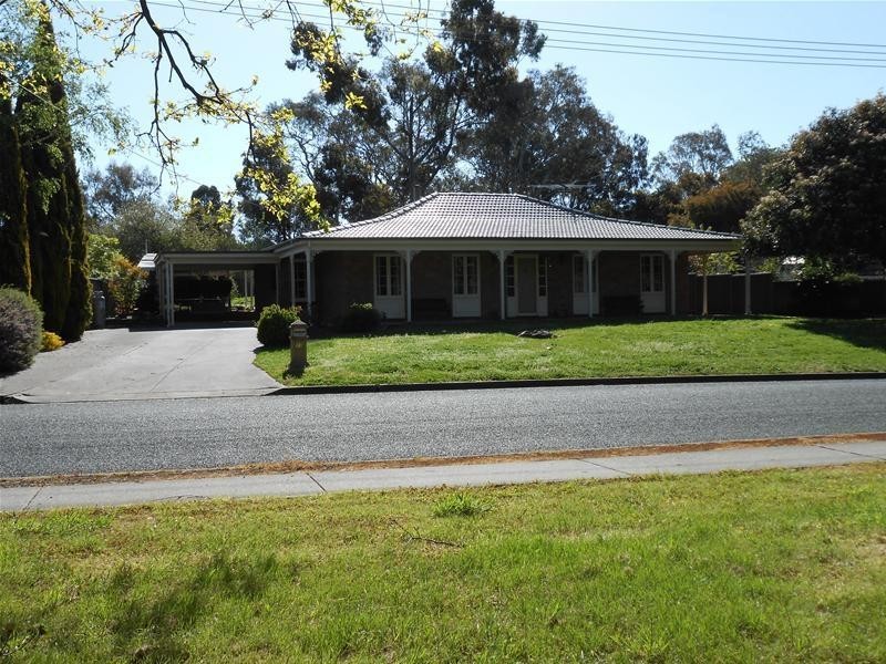 17 Memorial Drive, Mount Barker SA 5251
