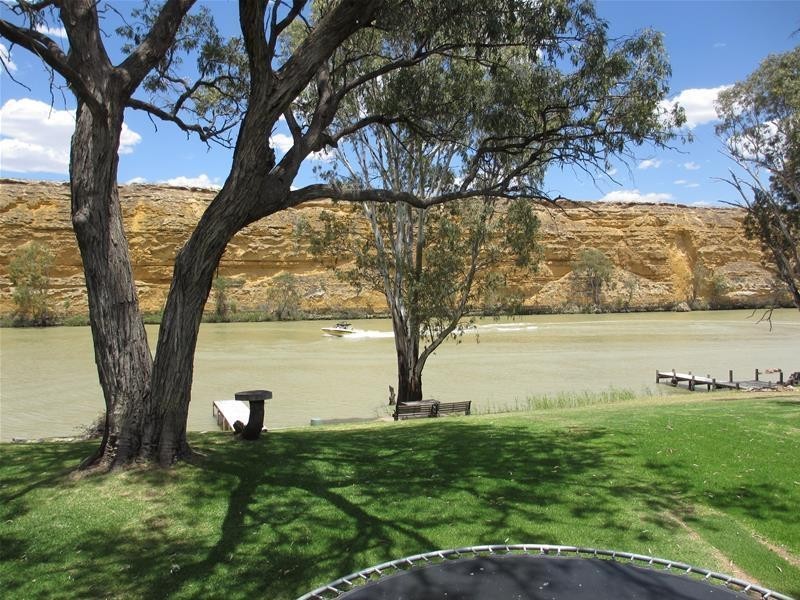 2 Marks Landing, Swan Reach SA 5354