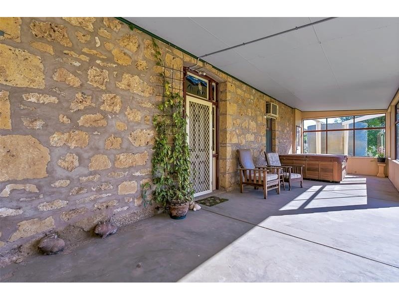 15 Thompson Road, Caurnamont SA 5238