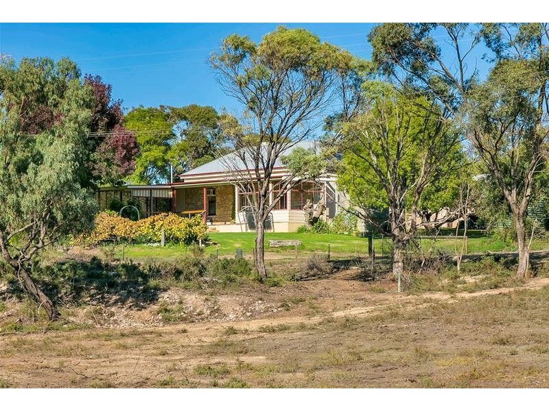 15 Thompson Road, Caurnamont SA 5238