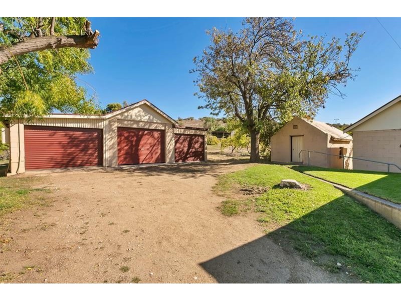 15 Thompson Road, Caurnamont SA 5238