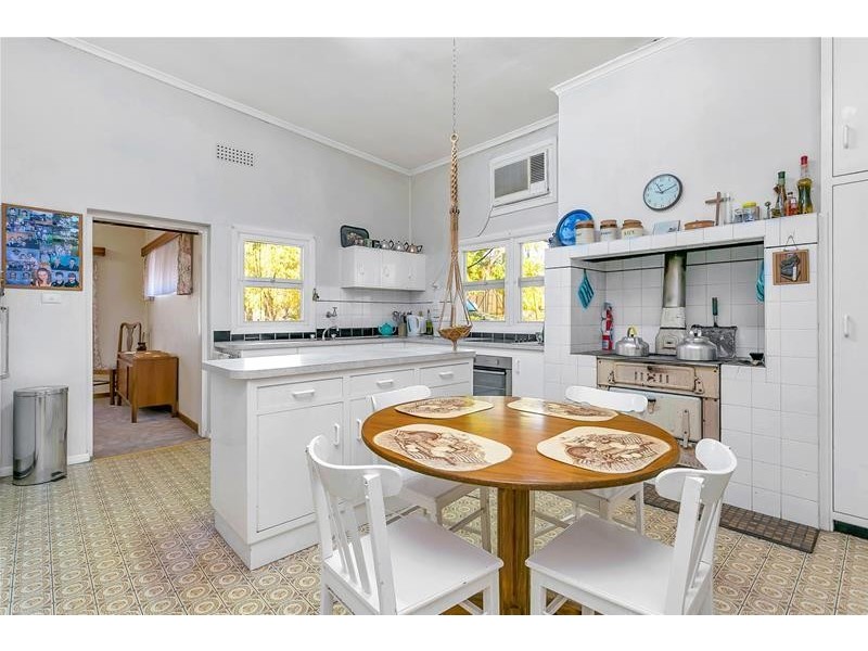 15 Thompson Road, Caurnamont SA 5238