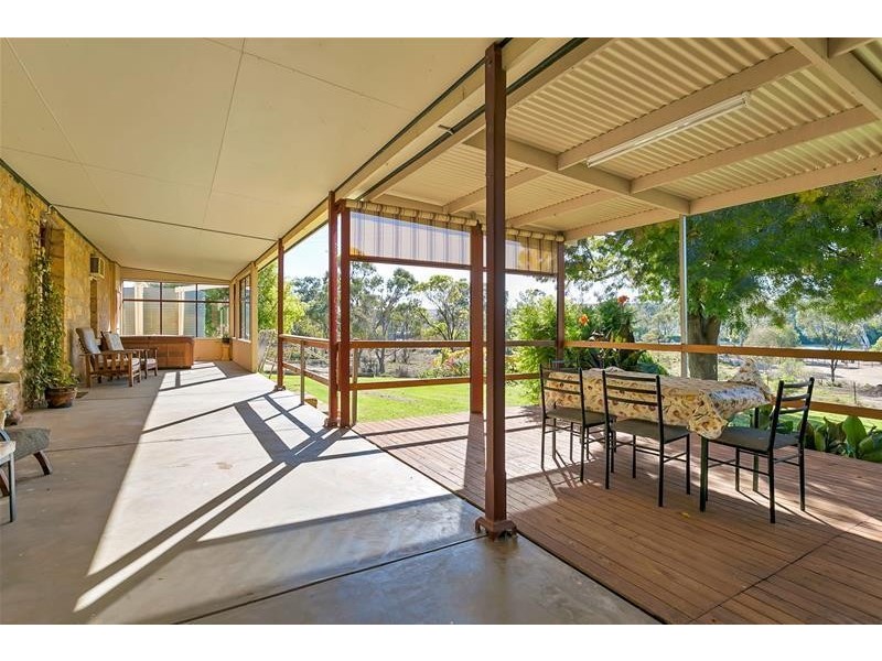 15 Thompson Road, Caurnamont SA 5238