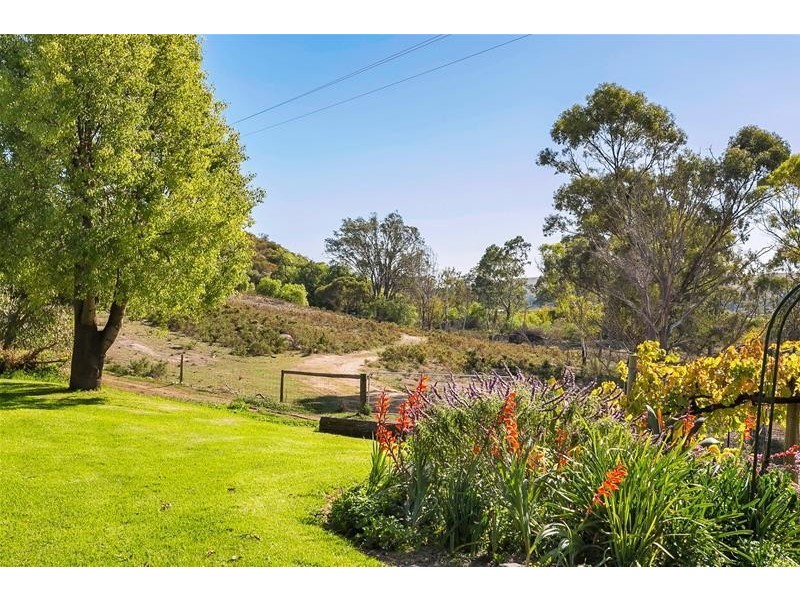 15 Thompson Road, Caurnamont SA 5238