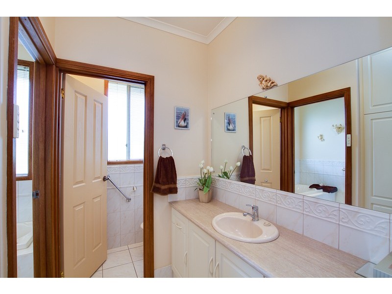 35 Esplanade, Mannum SA 5238