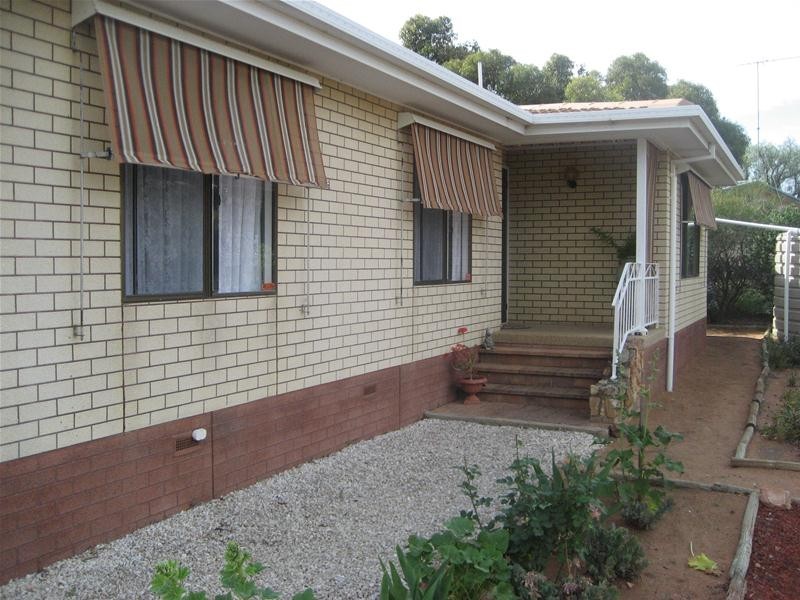 36 Phillip Avenue, Swan Reach SA 5354