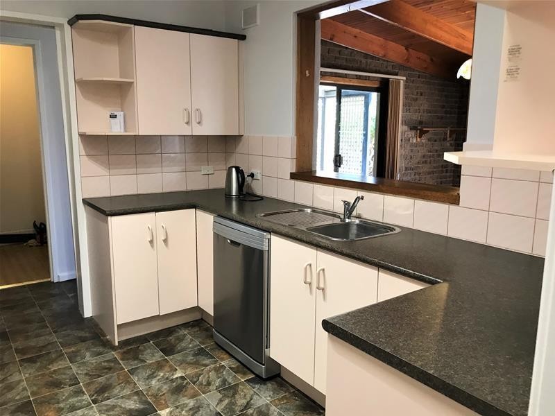 32 Columbia Crescent, Hallett Cove SA 5158