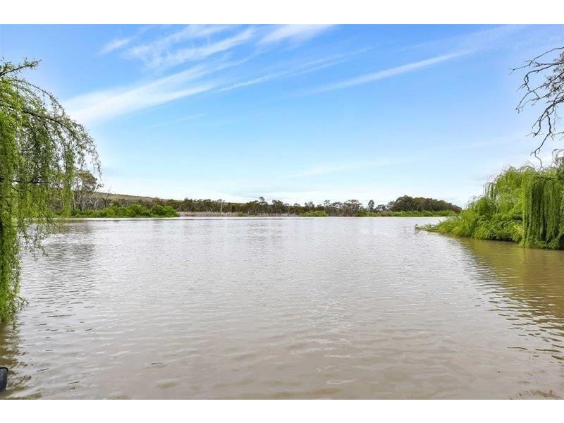 1420 East Front Road Younghusband, Mannum SA 5238