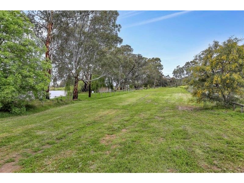 1420 East Front Road Younghusband, Mannum SA 5238