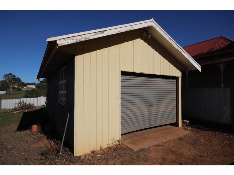 34 Adelaide  Road, Mannum SA 5238