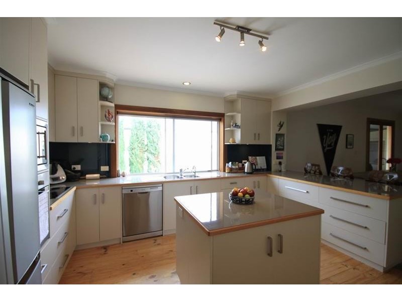 15 Walker Avenue, Mannum SA 5238