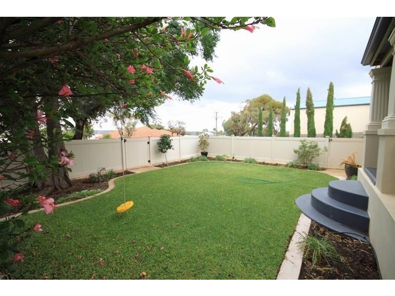 15 Walker Avenue, Mannum SA 5238