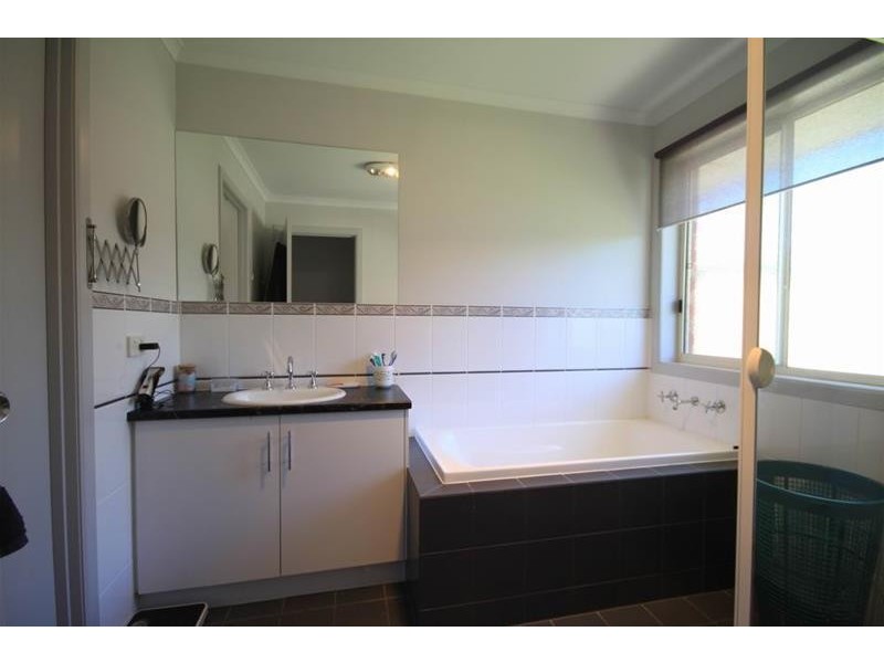 33 Hume Avenue, Murray Bridge SA 5253