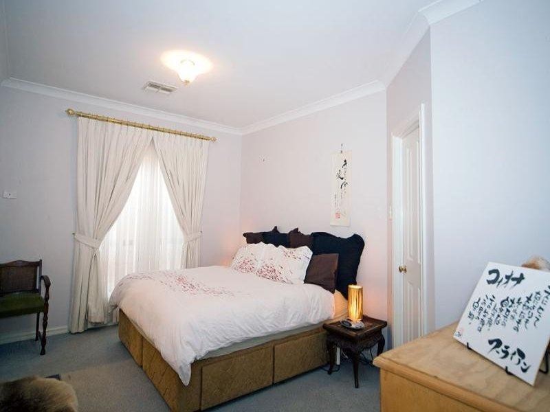 3 Mallard Crescent, Mawson Lakes SA 5095