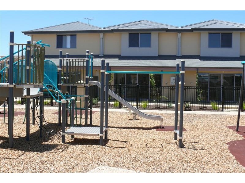 72 Hindmarsh Circuit, Mawson Lakes SA 5095