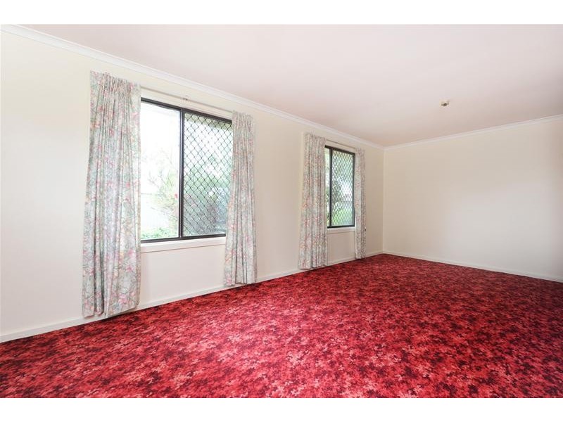 10 Pauls Drive, Valley View SA 5093