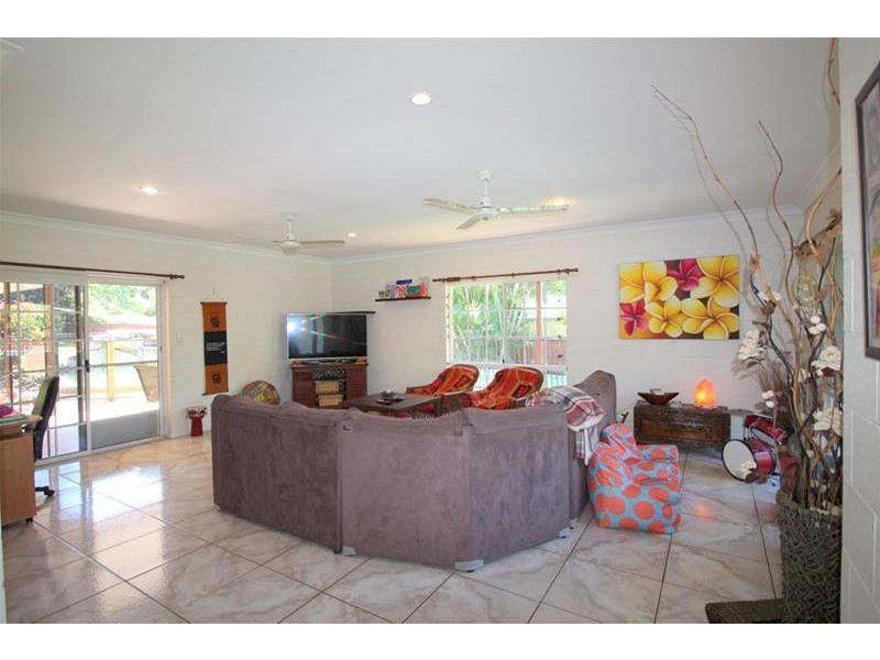 8 James Road, Mission Beach QLD 4852