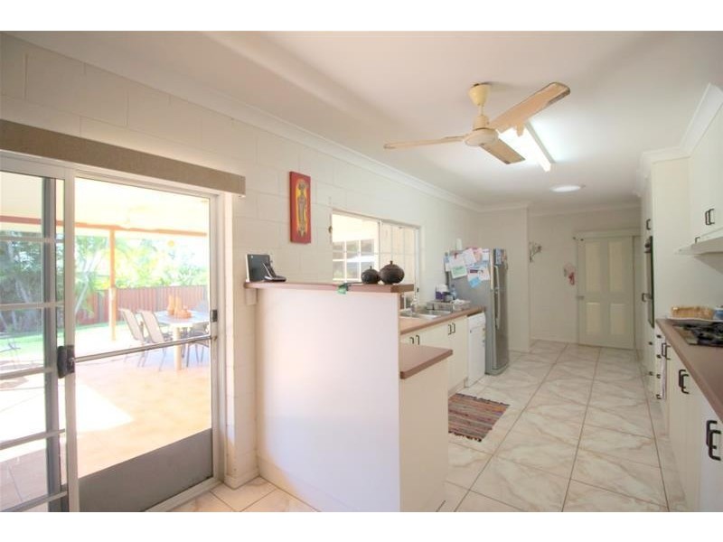 8 James Road, Mission Beach QLD 4852
