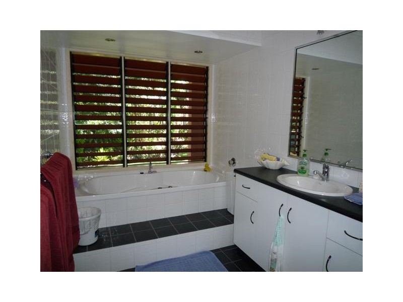 856 East Feluga Road, East Feluga QLD 4854