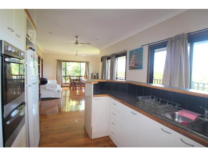 11 Dunkalli Crescent, Wongaling Beach QLD 4852