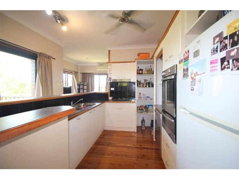 11 Dunkalli Crescent, Wongaling Beach QLD 4852