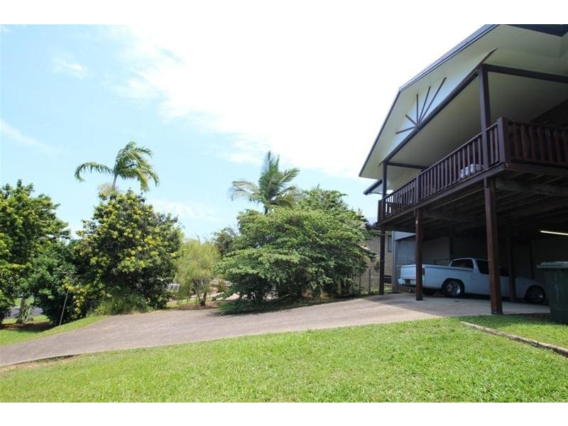 11 Dunkalli Crescent, Wongaling Beach QLD 4852