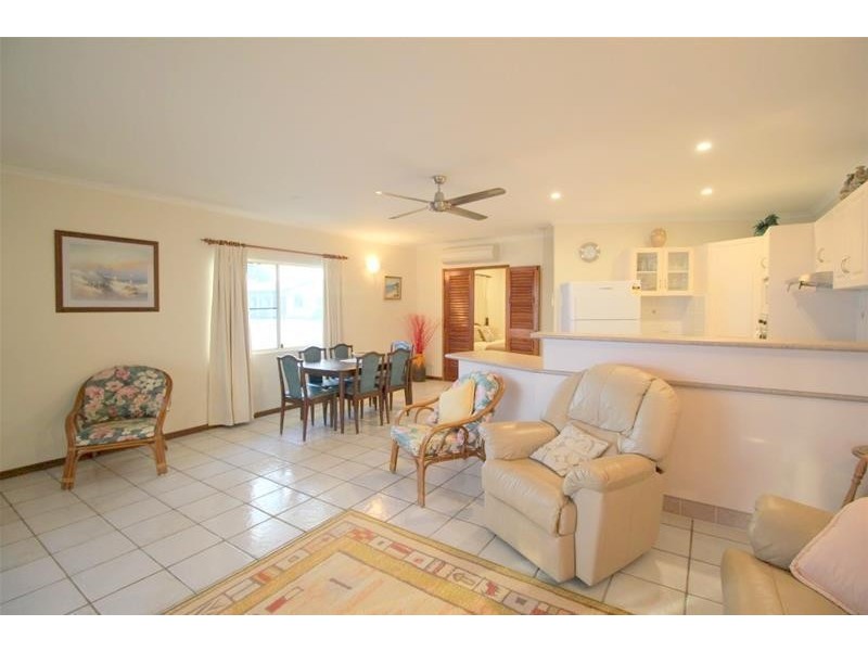 3/112 Kennedy Esplanade, South Mission Beach QLD 4852