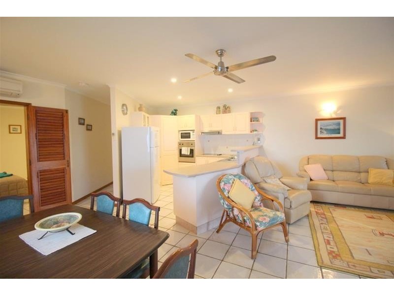3/112 Kennedy Esplanade, South Mission Beach QLD 4852