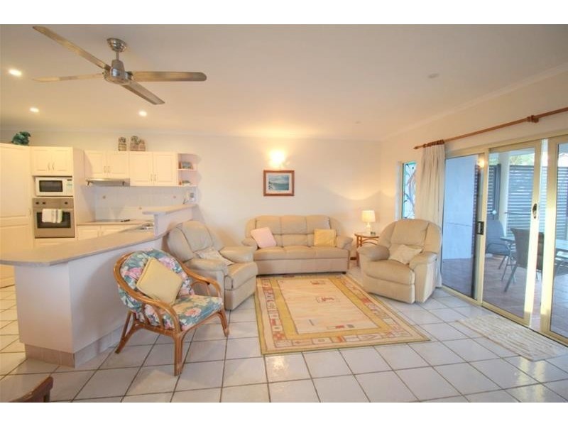 3/112 Kennedy Esplanade, South Mission Beach QLD 4852