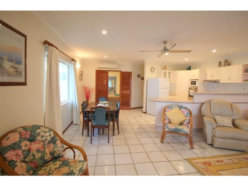 3/112 Kennedy Esplanade, South Mission Beach QLD 4852