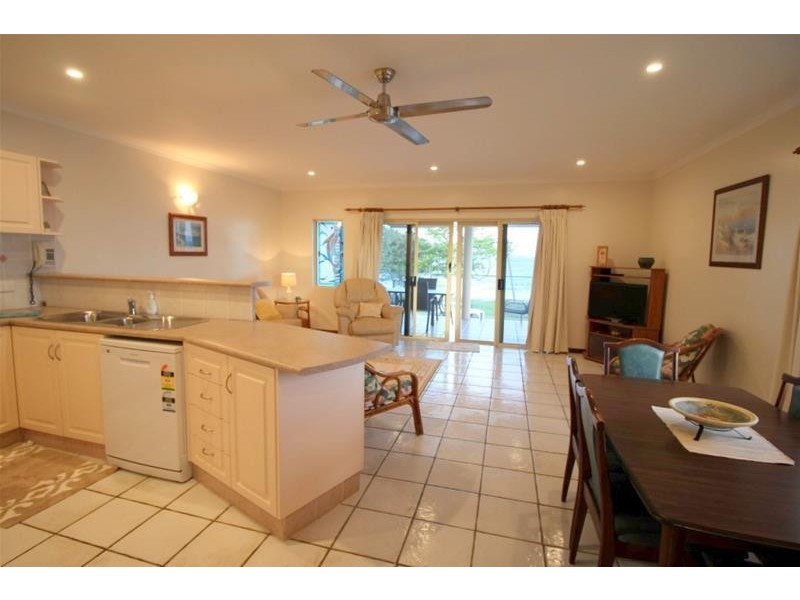 3/112 Kennedy Esplanade, South Mission Beach QLD 4852