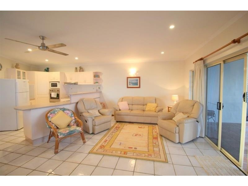 3/112 Kennedy Esplanade, South Mission Beach QLD 4852