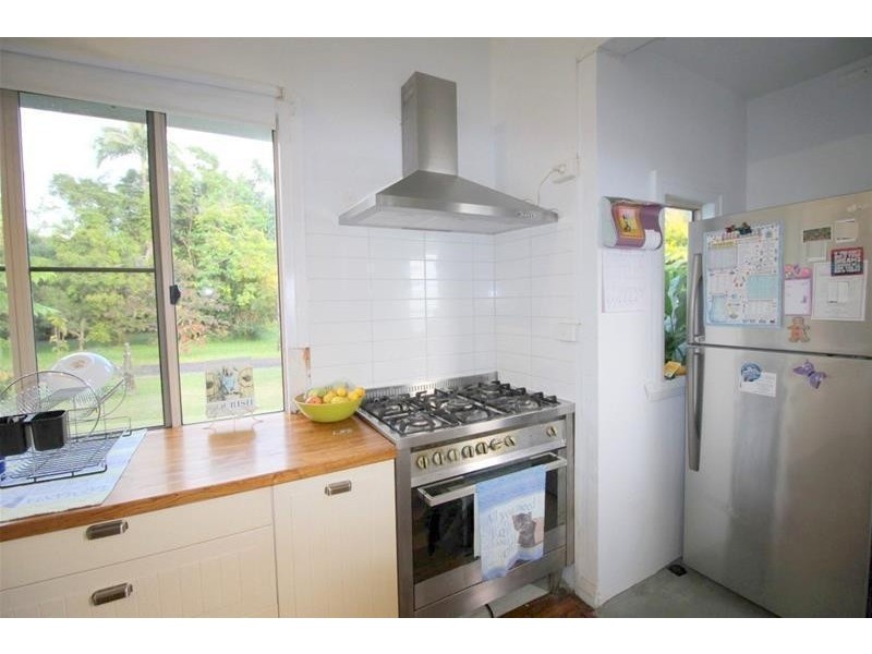 18 Albert Street, Silkwood QLD 4856