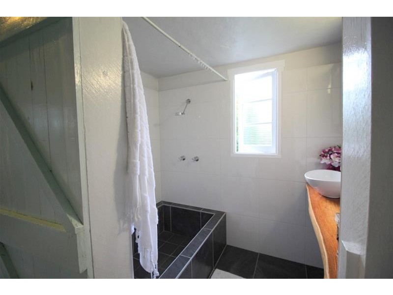 18 Albert Street, Silkwood QLD 4856