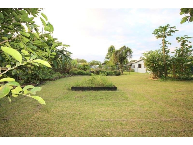 18 Albert Street, Silkwood QLD 4856